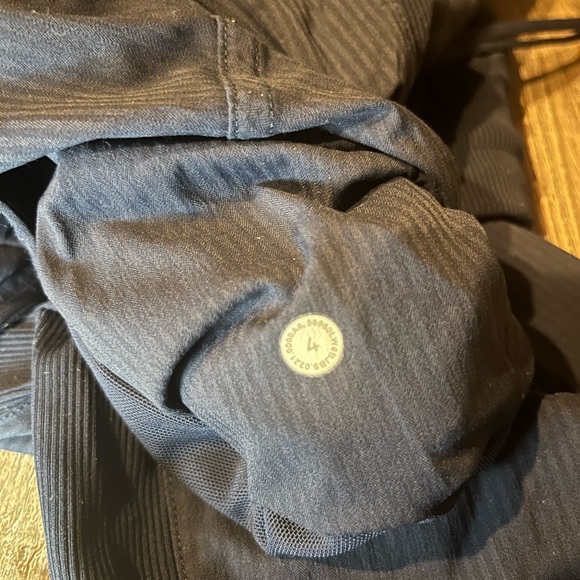Lululemon Beyond the Studio Crop True Navy Size 4 - Picture 8 of 8